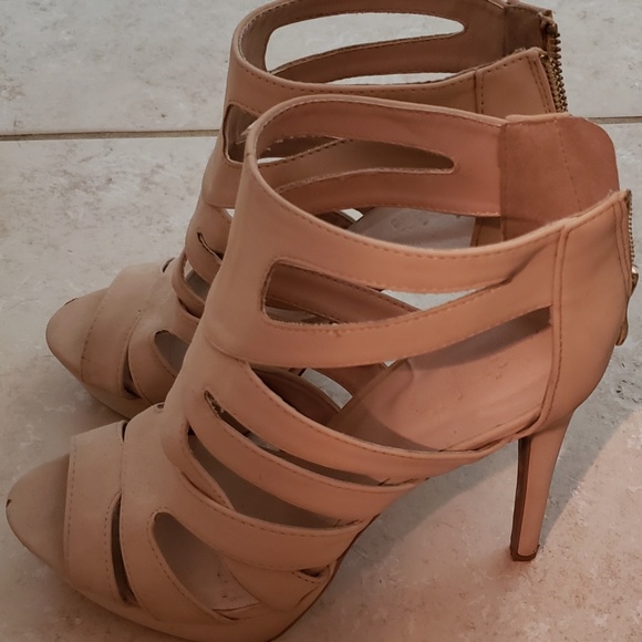 Women's Shoes - Picture 3 of 5